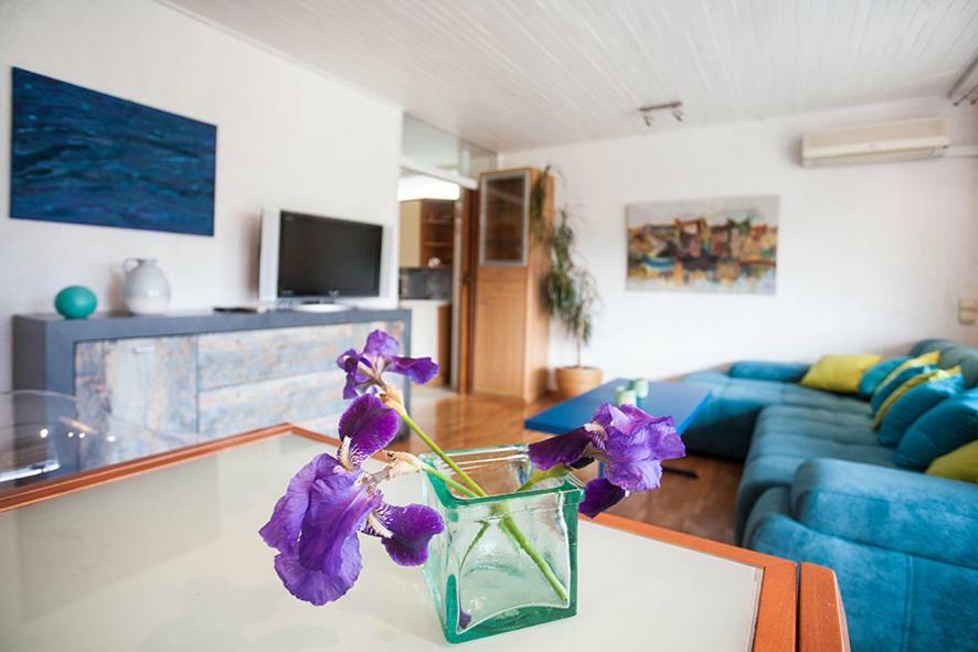 Sunny Garden Apartment